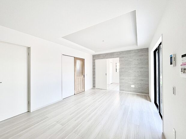 隣接の洋室を開放すればさらに広々空間に