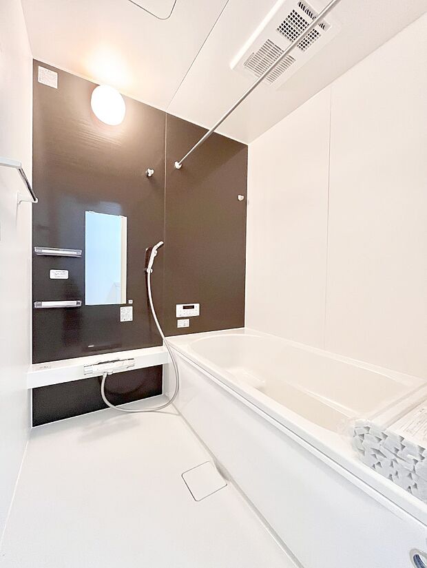 落ち着いた雰囲気でゆっくりお寛ぎいただけるバスルーム