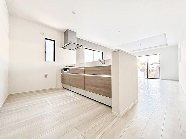 料理をしながらご家族との会話を楽しめる対面カウンターキッチン