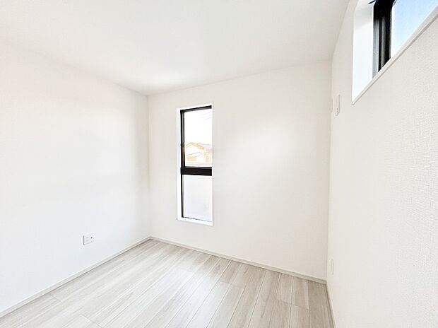 窓からのやさしい光が心地よいプライベートルーム