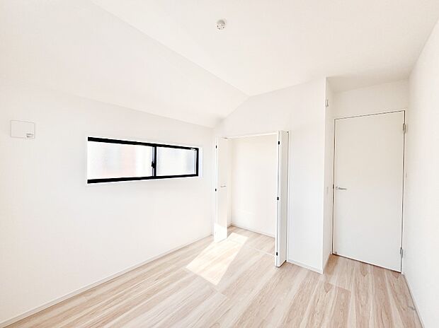 使いやすい形でベットや家具の置き方にも困ることもありません。