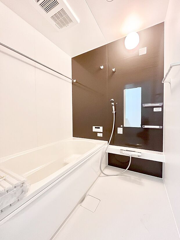 落ち着いた雰囲気でゆっくりお寛ぎいただけるバスルーム