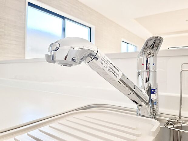 いつでも清潔なおいしいお水を。一つの水栓で水道水と浄水を使い分け。