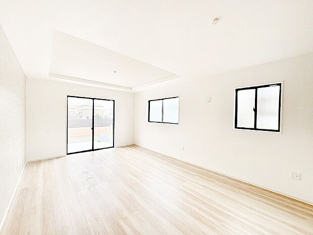 折上天井がリビングに開放感をプラス！家族みんながゆったり寛げます。