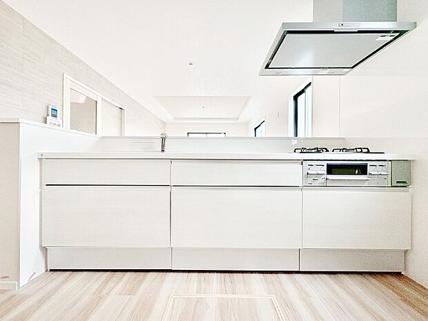 システムキッチンはシンプルでスッキリした飽きの来ないデザインなので永く使えそう！