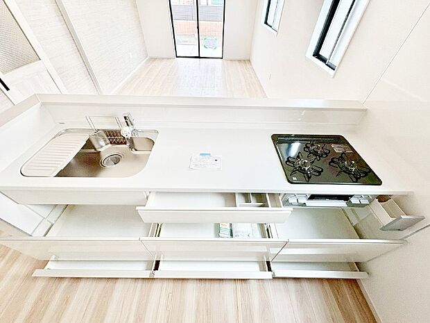 使いやすさを優先したスライド式収納タイプ！