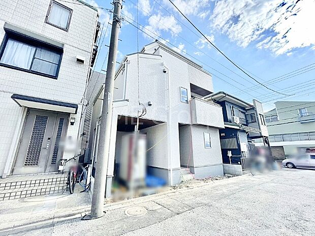 洗練された外観、上質な住空間が広がる室内は永く安心して過ごせる住居です。