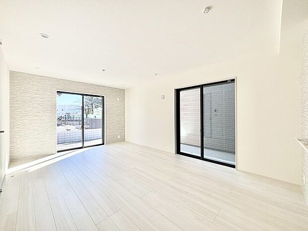 家族団らんの時間も増えそうなくつろぎのリビングダイニング。   