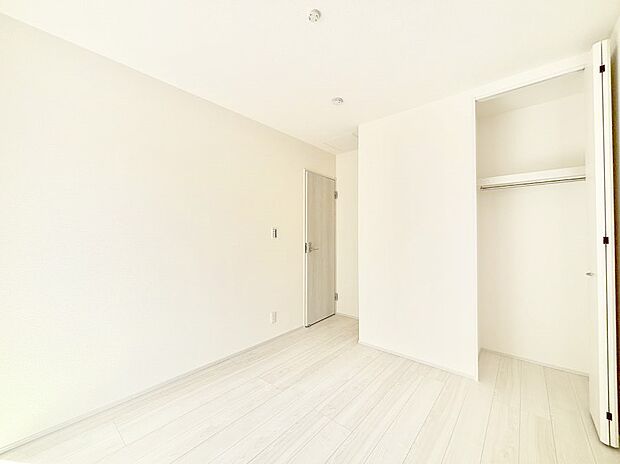 使いやすい形でベットや家具の置き方にも困ることもありません。   