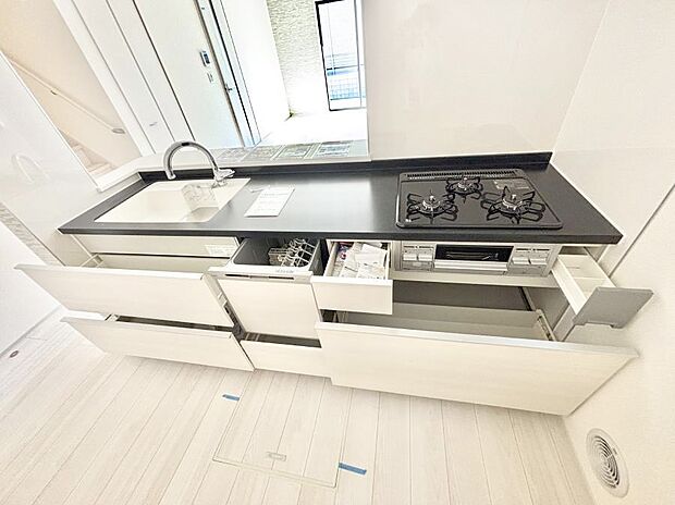 使いやすさを優先したスライド式収納タイプ!