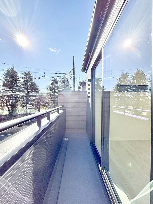 ゆったりバルコニーだから沢山お洗濯ものを干せます。