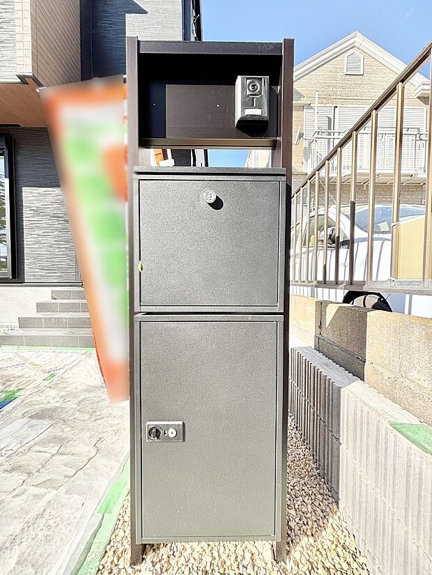 シンプルデザインのポスト。