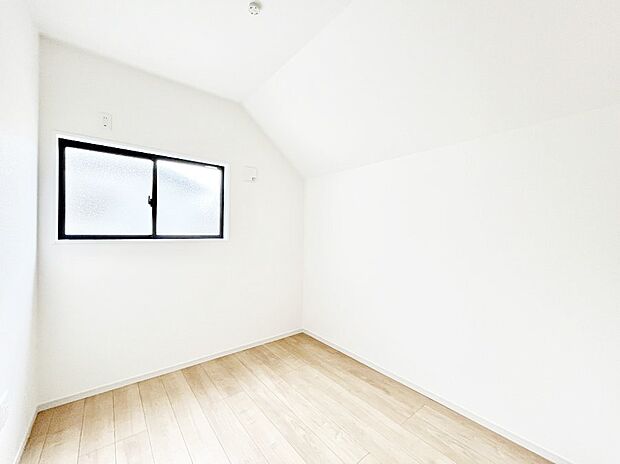 窓からのやさしい光が心地よいプライベートルーム