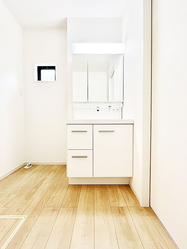 収納力と機能性に優れた洗面化粧台