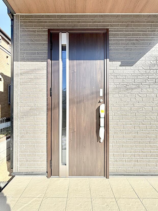 大切な家族、来客を出迎える玄関。