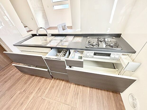 使いやすさを優先したスライド式収納タイプ!