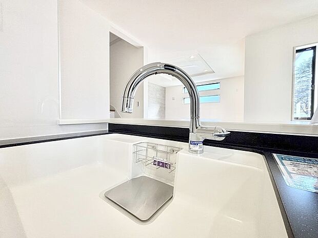 いつでも清潔なおいしいお水を。一つの水栓で水道水と浄水を使い分け。