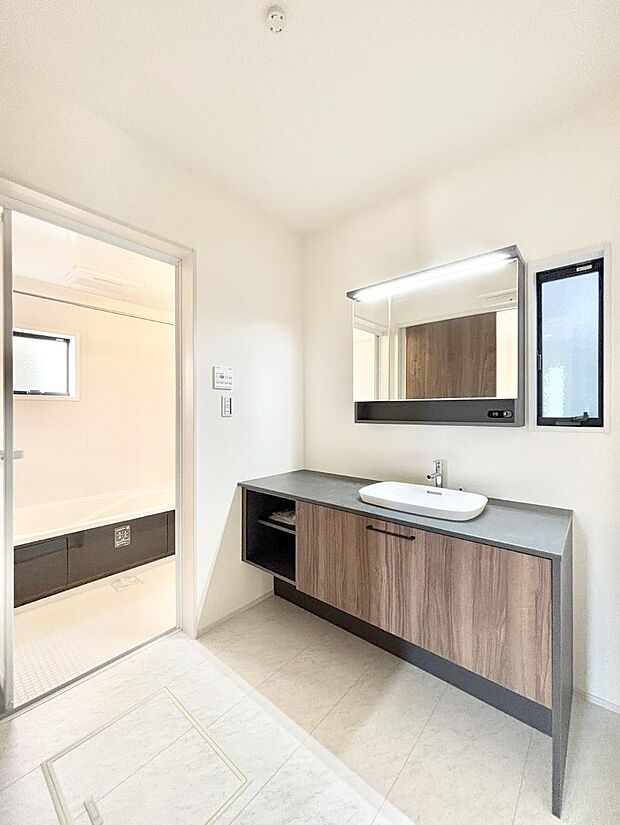 身支度もスムーズにおこなえる脱衣場。