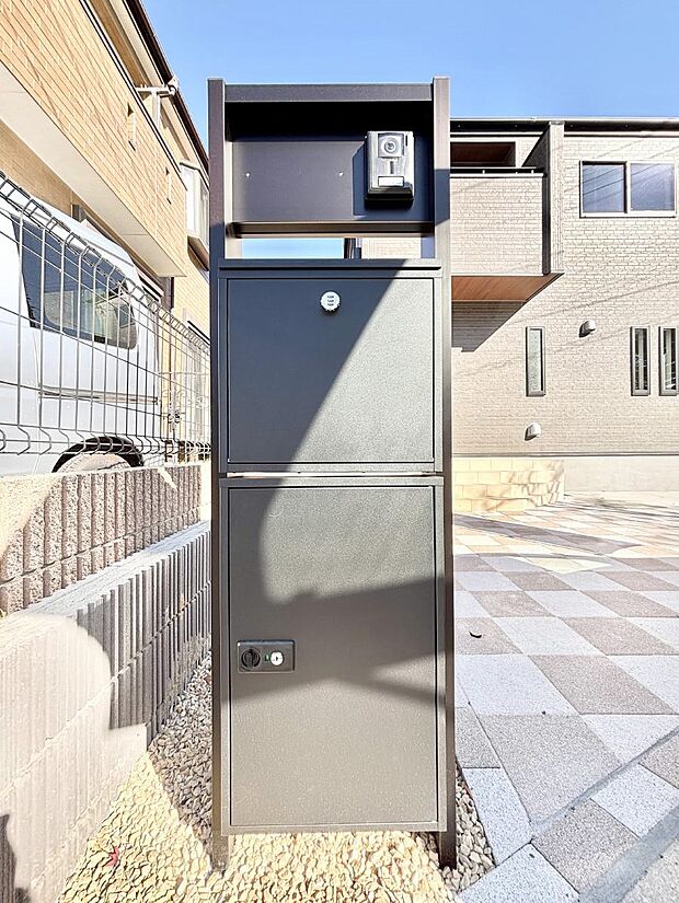 シンプルデザインのポスト。