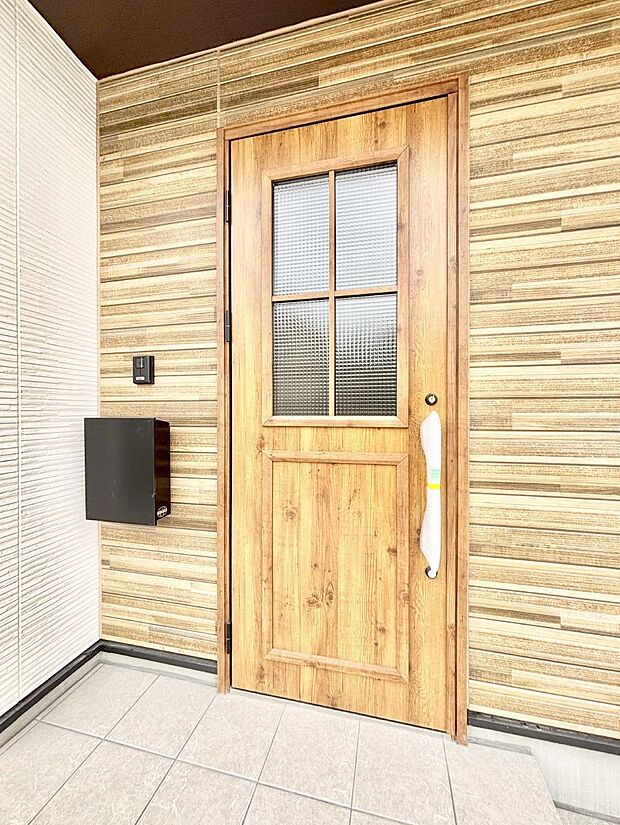 大切な家族、来客を出迎える玄関。