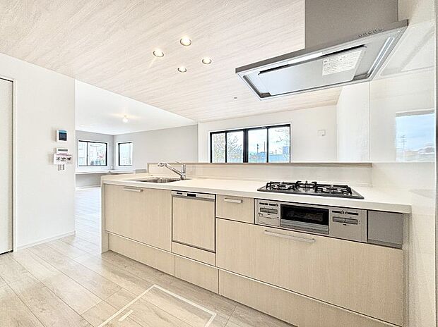 リビングで遊ぶお子様を見守りながらお料理ができる対面キッチン。