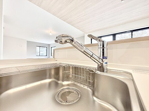 いつでも清潔なおいしいお水を。一つの水栓で水道水と浄水を使い分け。