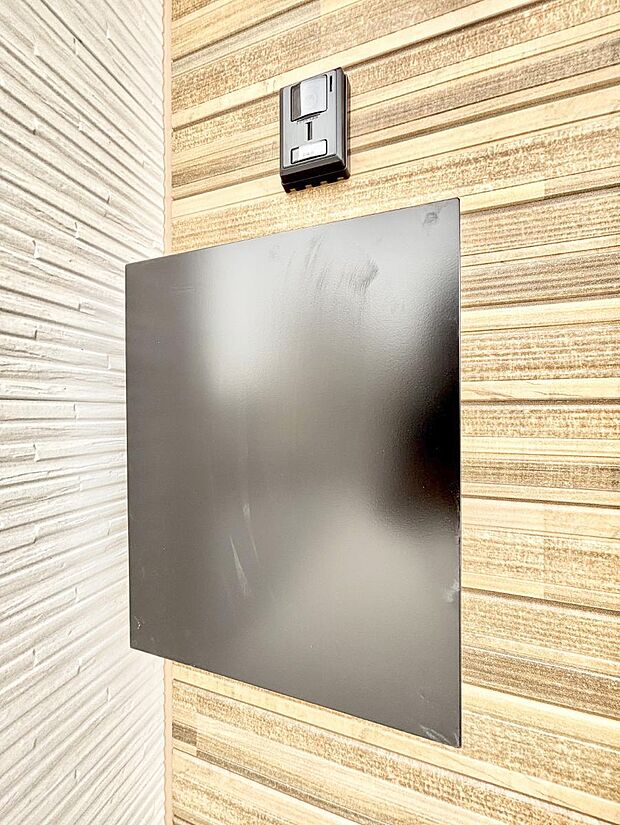 シンプルデザインのポスト。