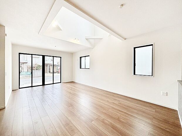 家族団らんの時間も増えそうなくつろぎのリビングダイニング。   