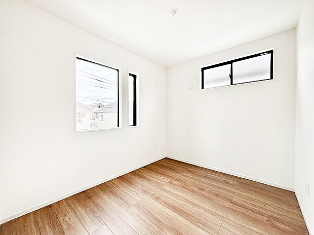 使いやすい形でベットや家具の置き方にも困ることもありません。   