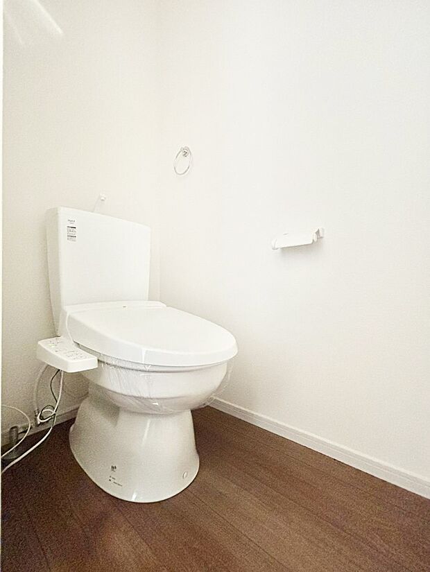 明るく清潔感のあるトイレです。 