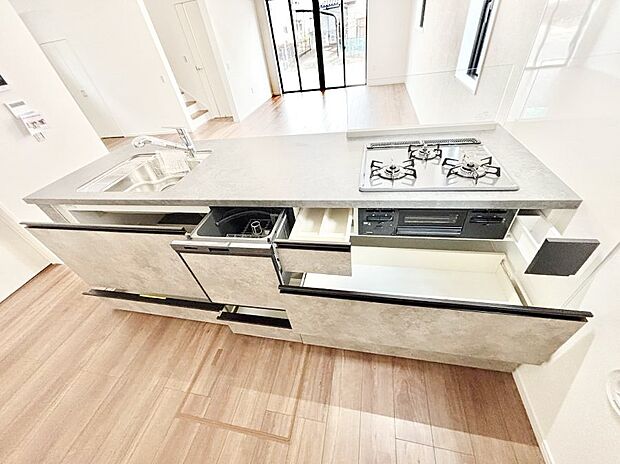 使いやすさを優先したスライド式収納タイプ!