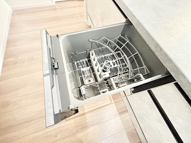 面倒なお片づけは食洗機にお任せ！家事の負担が減って、時間にも気持ちにもゆとりができます。