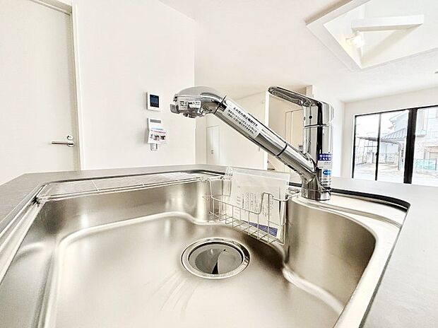 いつでも清潔なおいしいお水を。一つの水栓で水道水と浄水を使い分け。