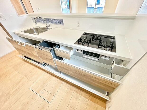 使いやすさを優先したスライド式収納タイプ!