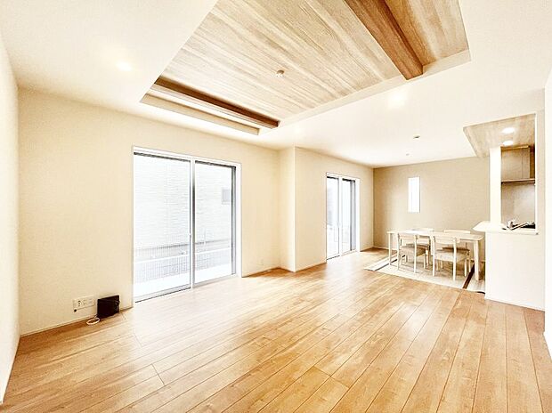 家族の笑顔が自然と生まれてくる、そんな雰囲気のダイニングに仕上がっています