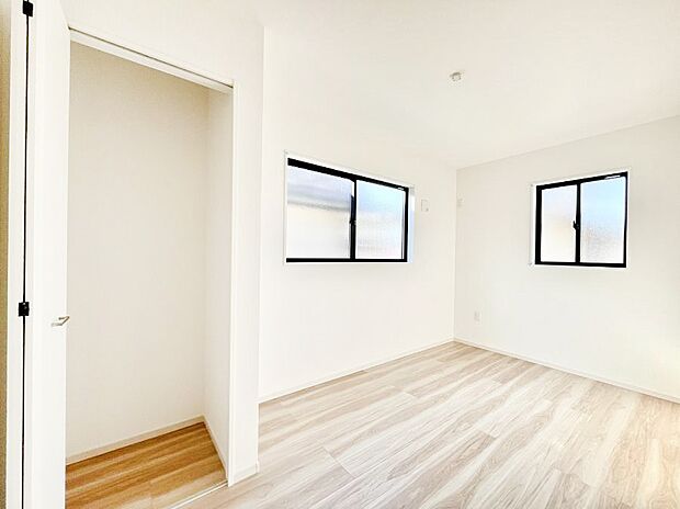 2面採光で気持ちよく自然光が取り入れられるのでお子様のお部屋にもピッタリ