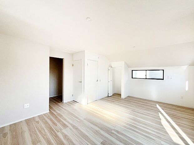 ウォークインクローゼットがあるお部屋！季節ごとの入れ替えも不要で便利です。