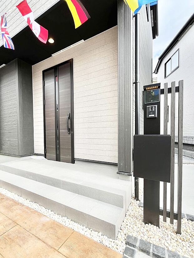 大切な家族、来客を出迎える玄関。