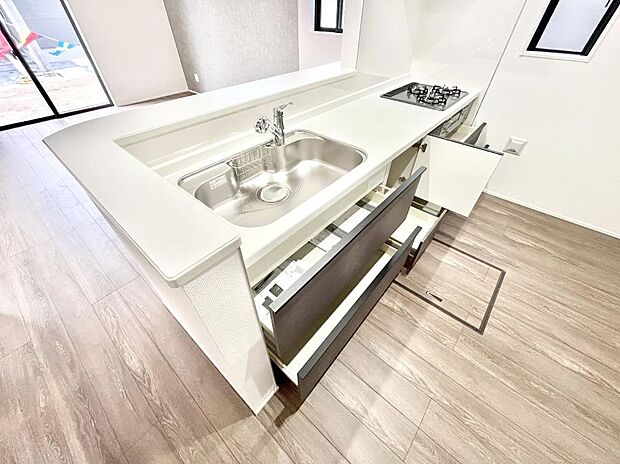 使いやすさを優先したスライド式収納タイプ！