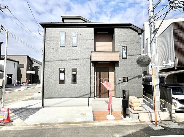 洗練された外観、上質な住空間が広がる室内は永く安心して過ごせる住居です。