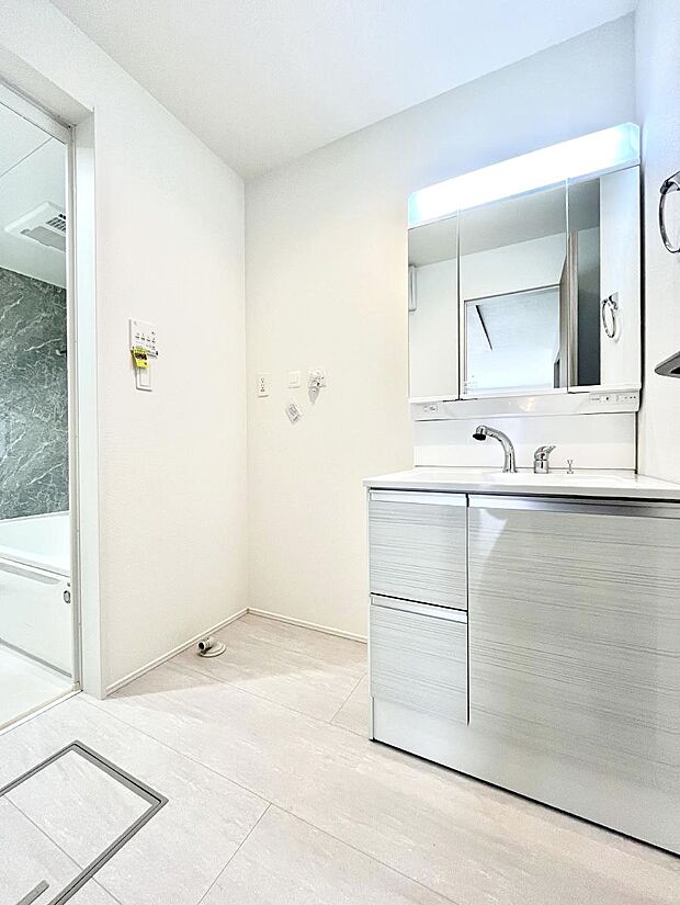 清潔感のある快適空間です。毎日の身支度も気持ち良くお使い頂けます。 