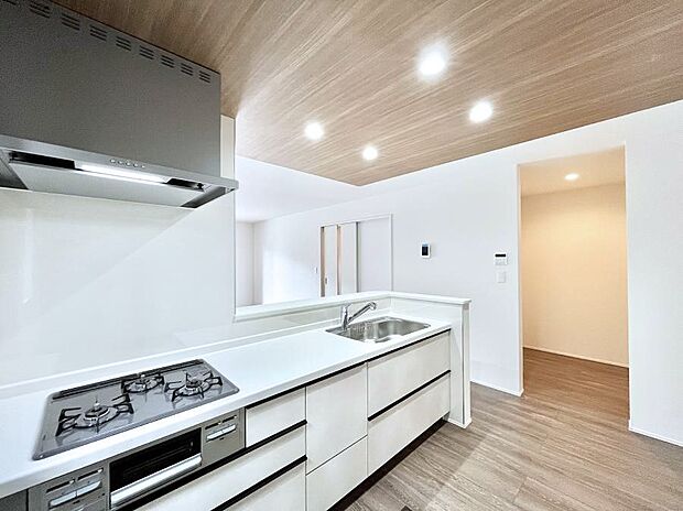 料理をしながらご家族との会話を楽しめる対面カウンターキッチン