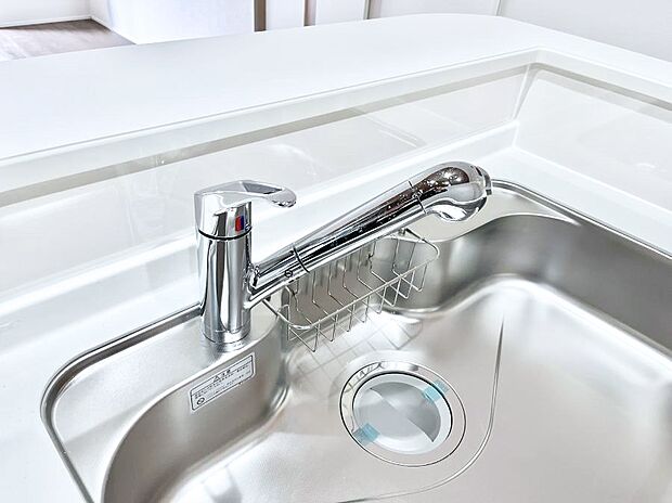 いつでも清潔なおいしいお水を。一つの水栓で水道水と浄水を使い分け。