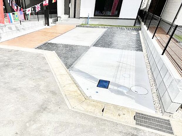 駐車2台可能！急なお客様の駐車に。また、ご家族の自転車スペースとしても大活躍。