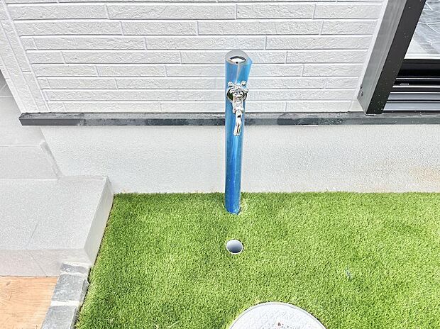 外水栓があると、庭のお手入れやちょっとした手洗い・洗車に便利です！ 