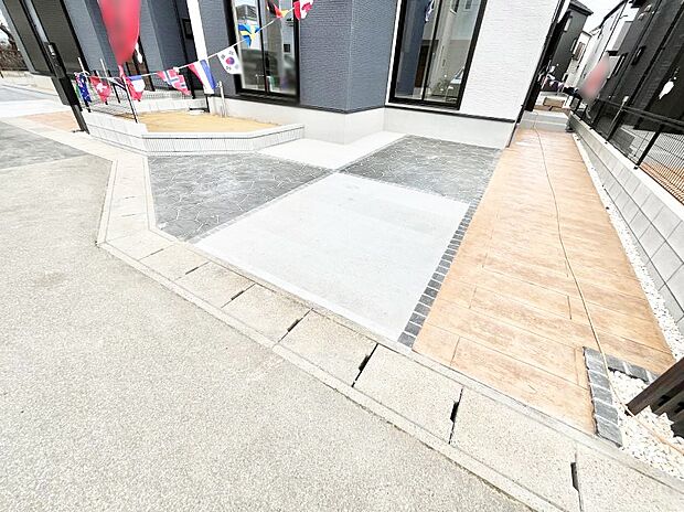 目の前が駐車場だと雨の日も大量にお買い物をした時も便利ですね