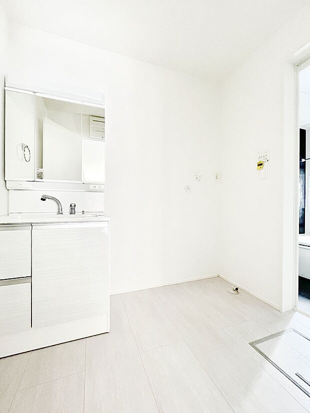 清潔感のある快適空間です。毎日の身支度も気持ち良くお使い頂けます!