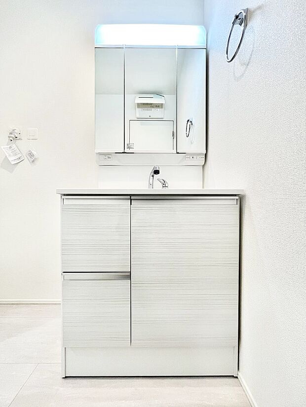 収納力と機能性に優れた洗面化粧台