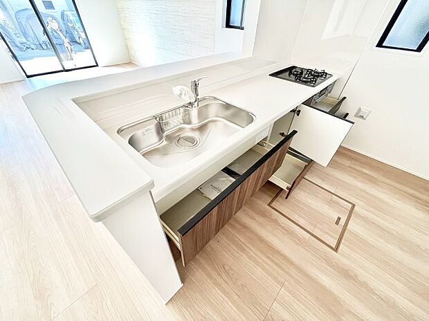 使いやすさを優先したスライド式収納タイプ！