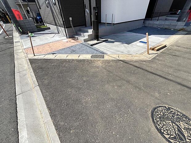 駐車2台可能!急なお客様の駐車に。また、ご家族の自転車スペースとしても大活躍。